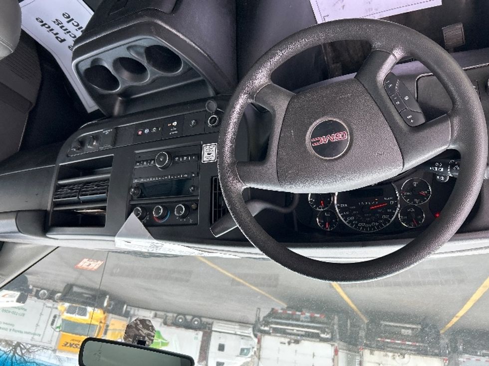 Light Duty Box Truck-Light and Medium Duty Trucks-GMC-2023-Savana G33903-Braintree-MA-118,393\n\t\tmiles-$ 29,500 - Image 18