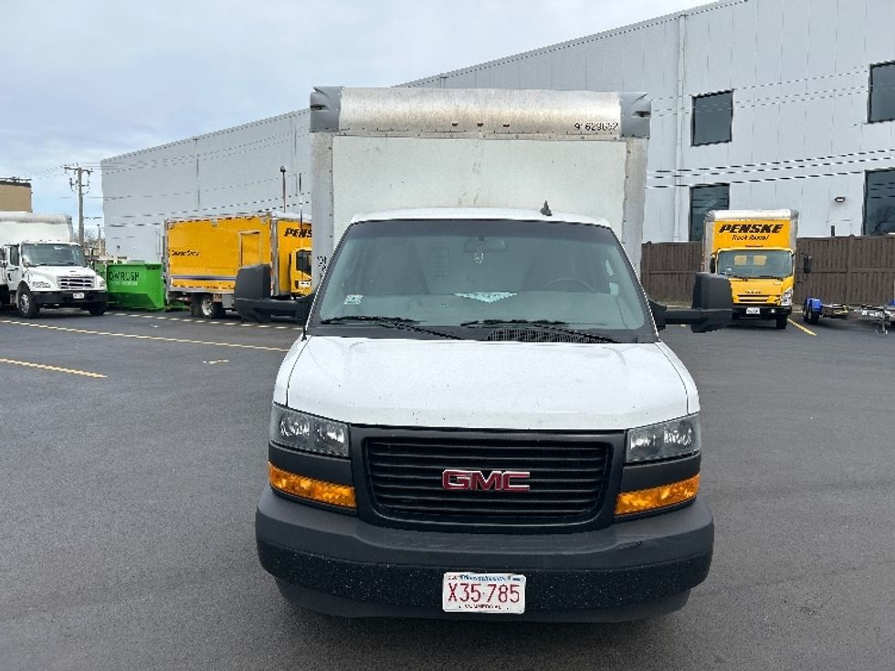 Light Duty Box Truck-Light and Medium Duty Trucks-GMC-2023-Savana G33903-Braintree-MA-118,393\n\t\tmiles-$ 29,500 - Image 2