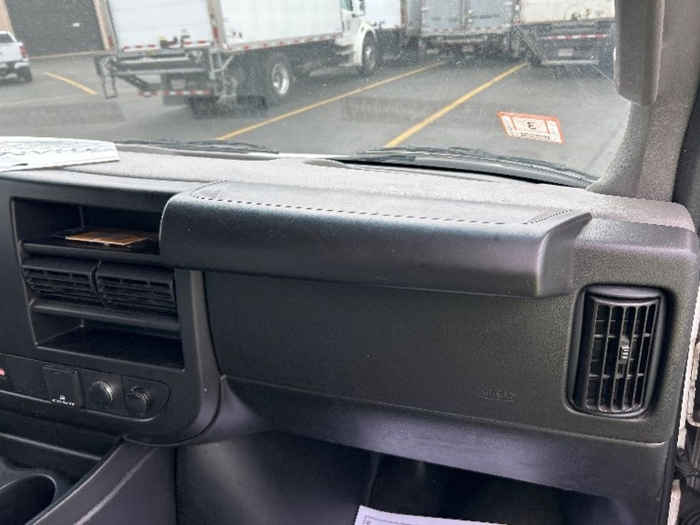 Light Duty Box Truck-Light and Medium Duty Trucks-GMC-2023-Savana G33903-Braintree-MA-118,393\n\t\tmiles-$ 29,500 - Image 21