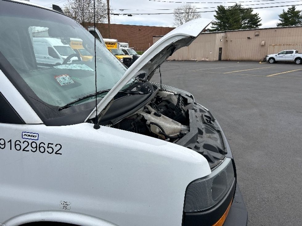 Light Duty Box Truck-Light and Medium Duty Trucks-GMC-2023-Savana G33903-Braintree-MA-118,393\n\t\tmiles-$ 29,500 - Image 23