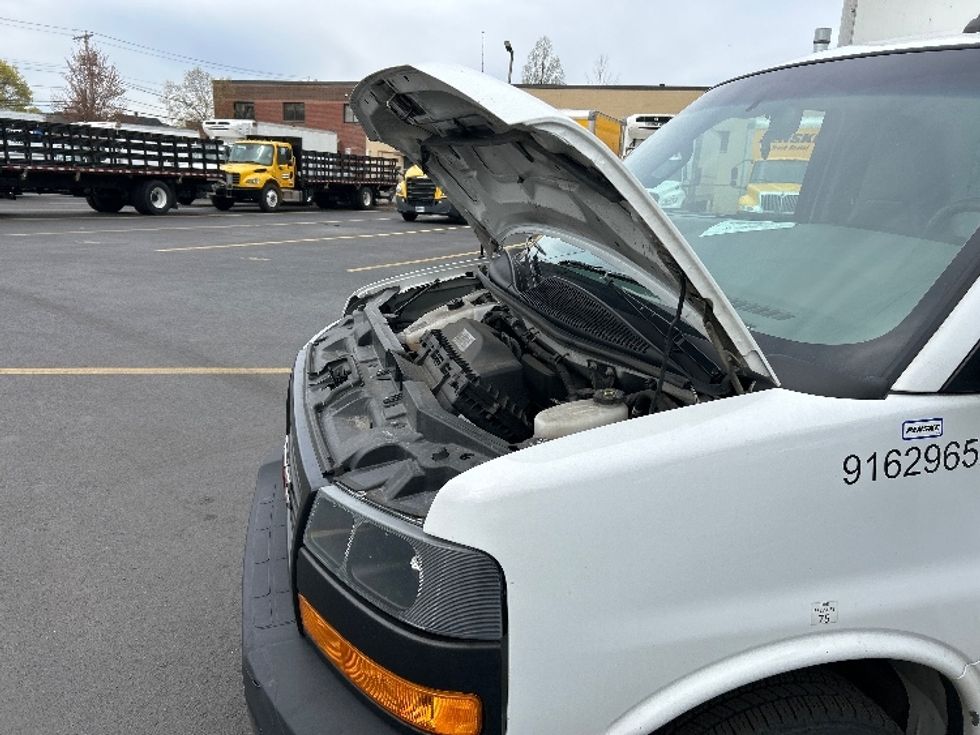 Light Duty Box Truck-Light and Medium Duty Trucks-GMC-2023-Savana G33903-Braintree-MA-118,393\n\t\tmiles-$ 29,500 - Image 24