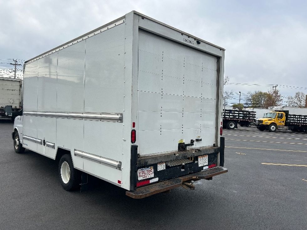 Light Duty Box Truck-Light and Medium Duty Trucks-GMC-2023-Savana G33903-Braintree-MA-118,393\n\t\tmiles-$ 29,500 - Image 25