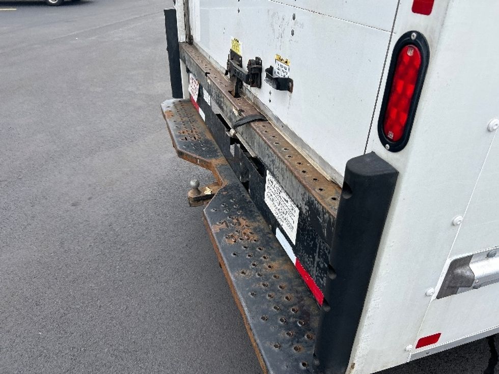 Light Duty Box Truck-Light and Medium Duty Trucks-GMC-2023-Savana G33903-Braintree-MA-118,393\n\t\tmiles-$ 29,500 - Image 27