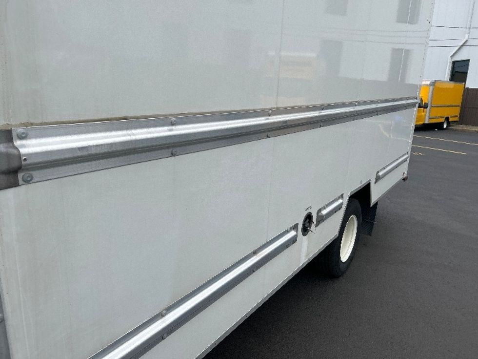 Light Duty Box Truck-Light and Medium Duty Trucks-GMC-2023-Savana G33903-Braintree-MA-118,393\n\t\tmiles-$ 29,500 - Image 29