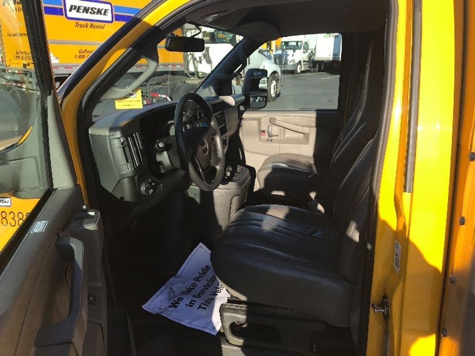 Light Duty Box Truck-Light and Medium Duty Trucks-GMC-2023-Savana G33903-Charlotte-NC-17,560\n\t\tmiles-$ 50,750 - Image 16