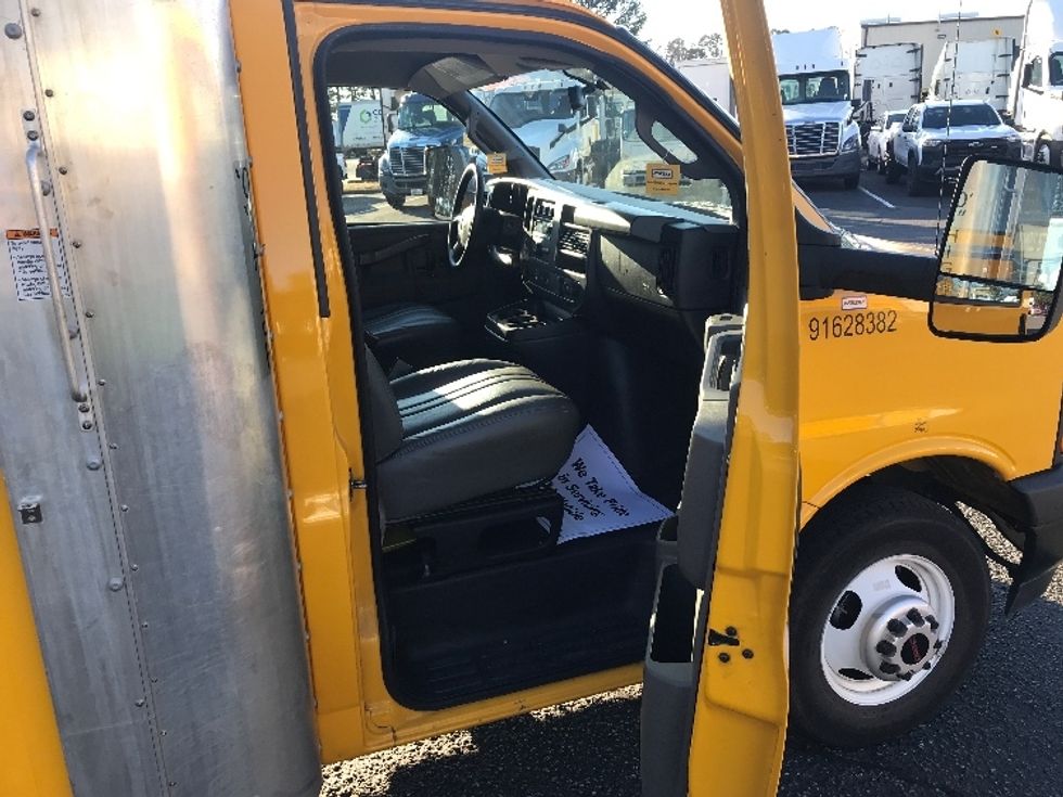 Light Duty Box Truck-Light and Medium Duty Trucks-GMC-2023-Savana G33903-Charlotte-NC-17,560\n\t\tmiles-$ 50,750 - Image 20