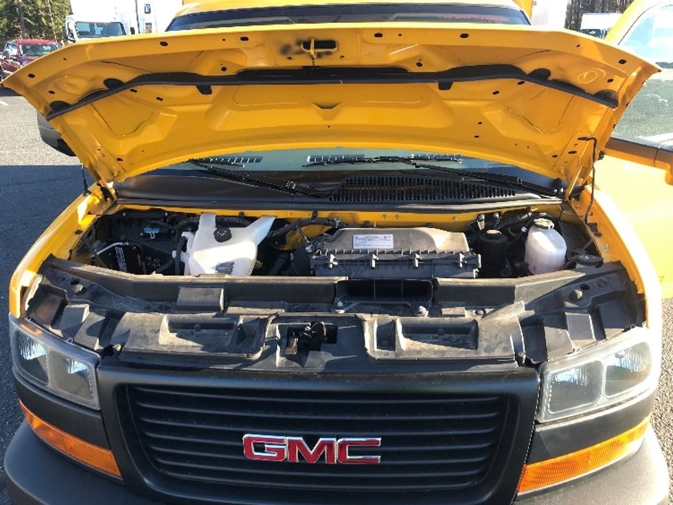 Light Duty Box Truck-Light and Medium Duty Trucks-GMC-2023-Savana G33903-Charlotte-NC-17,560\n\t\tmiles-$ 50,750 - Image 25