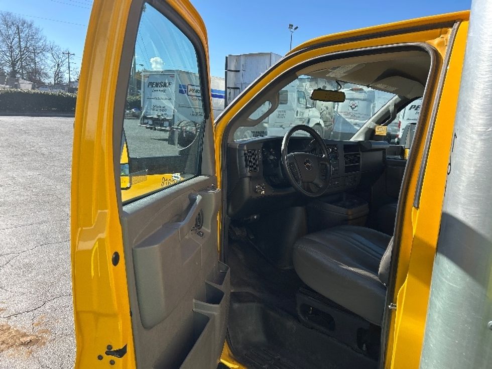 Light Duty Box Truck-Light and Medium Duty Trucks-GMC-2023-Savana G33903-Charlotte-NC-56,522\n\t\tmiles-$ 46,000 - Image 15
