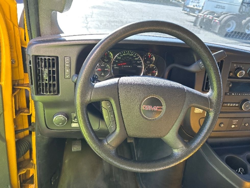 Light Duty Box Truck-Light and Medium Duty Trucks-GMC-2023-Savana G33903-Charlotte-NC-56,522\n\t\tmiles-$ 46,000 - Image 17