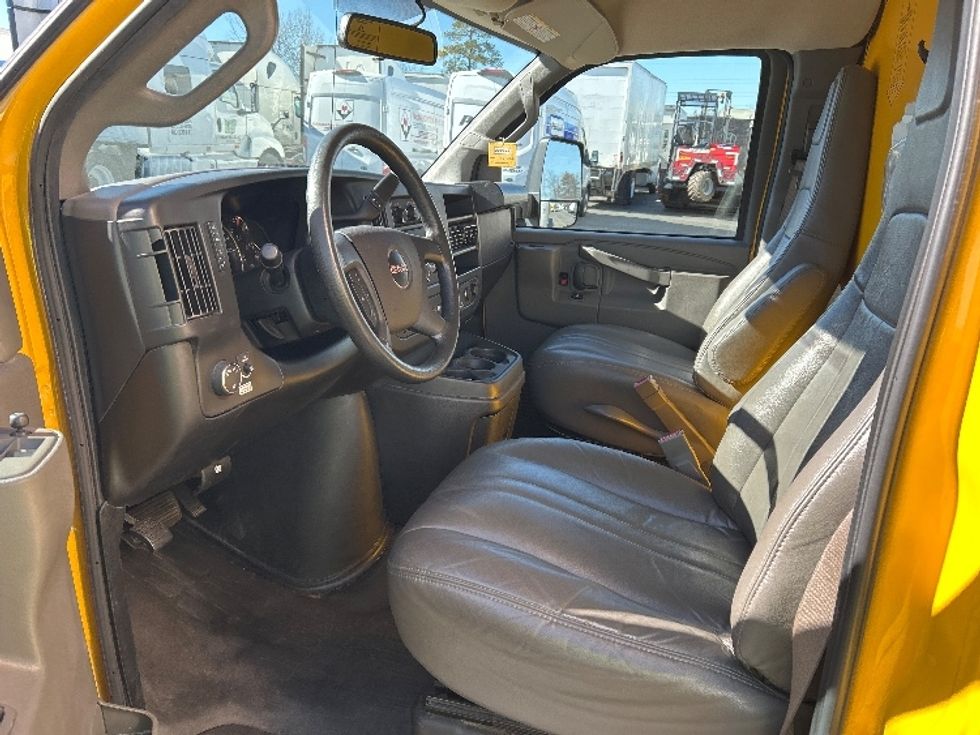 Light Duty Box Truck-Light and Medium Duty Trucks-GMC-2023-Savana G33903-Charlotte-NC-56,522\n\t\tmiles-$ 46,000 - Image 18