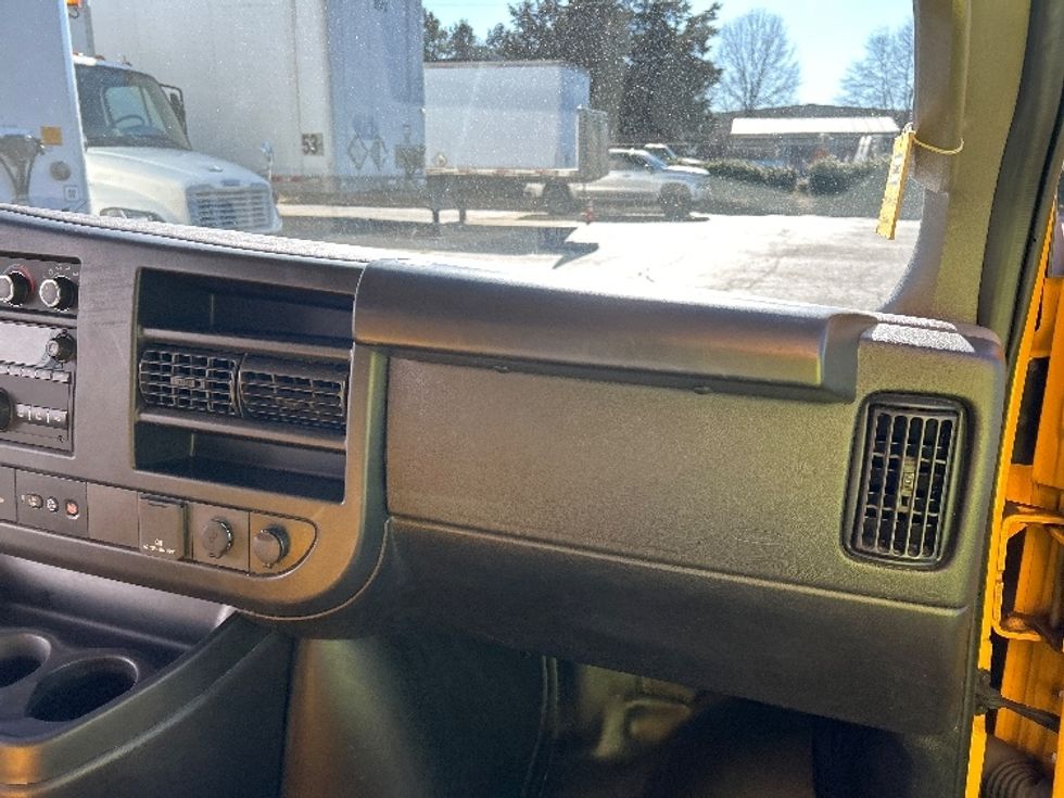 Light Duty Box Truck-Light and Medium Duty Trucks-GMC-2023-Savana G33903-Charlotte-NC-56,522\n\t\tmiles-$ 46,000 - Image 20