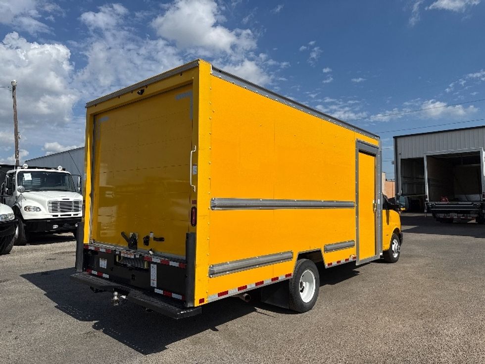 Light Duty Box Truck-Light and Medium Duty Trucks-GMC-2023-Savana G33903-Dallas-TX-65,526\n\t\tmiles-$ 37,500 - Image 12