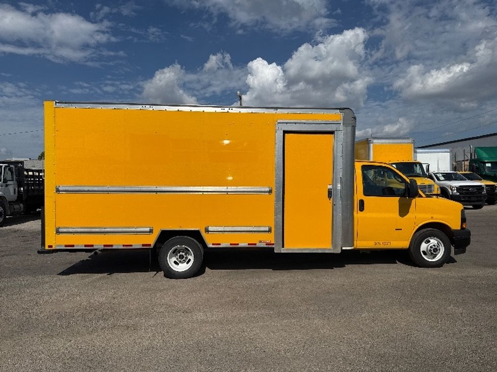 Light Duty Box Truck-Light and Medium Duty Trucks-GMC-2023-Savana G33903-Dallas-TX-65,526\n\t\tmiles-$ 37,500 - Image 14