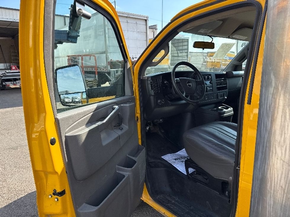 Light Duty Box Truck-Light and Medium Duty Trucks-GMC-2023-Savana G33903-Dallas-TX-65,526\n\t\tmiles-$ 37,500 - Image 15