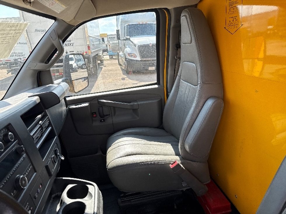 Light Duty Box Truck-Light and Medium Duty Trucks-GMC-2023-Savana G33903-Dallas-TX-65,526\n\t\tmiles-$ 37,500 - Image 18