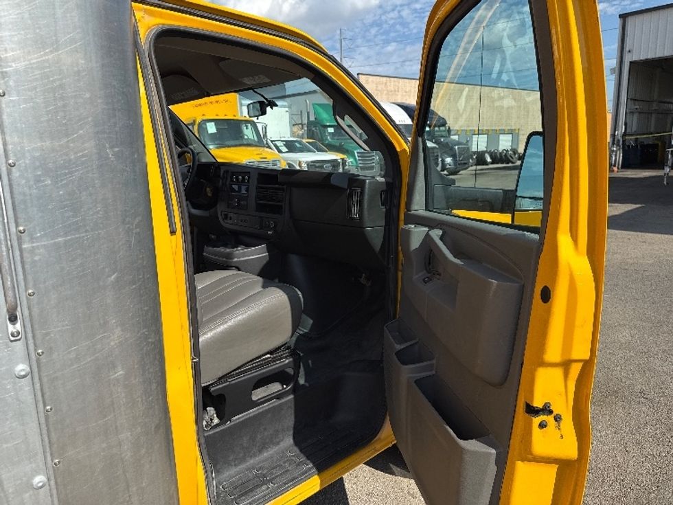 Light Duty Box Truck-Light and Medium Duty Trucks-GMC-2023-Savana G33903-Dallas-TX-65,526\n\t\tmiles-$ 37,500 - Image 19