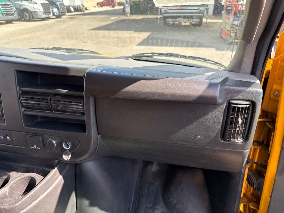Light Duty Box Truck-Light and Medium Duty Trucks-GMC-2023-Savana G33903-Dallas-TX-65,526\n\t\tmiles-$ 37,500 - Image 20