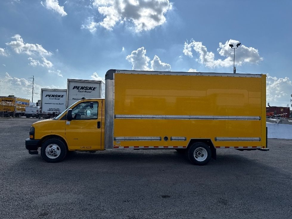 Light Duty Box Truck-Light and Medium Duty Trucks-GMC-2023-Savana G33903-Dallas-TX-65,526\n\t\tmiles-$ 37,500 - Image 4