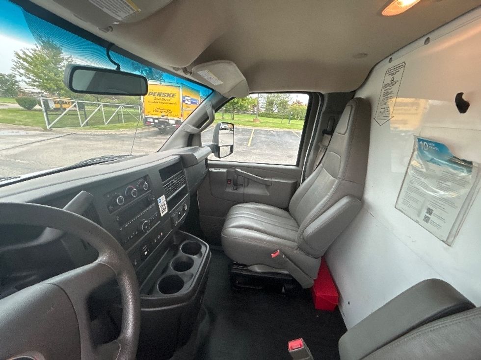 Light Duty Box Truck-Light and Medium Duty Trucks-GMC-2023-Savana G33903-Davenport-IA-80,953\n\t\tmiles-$ 37,750 - Image 18