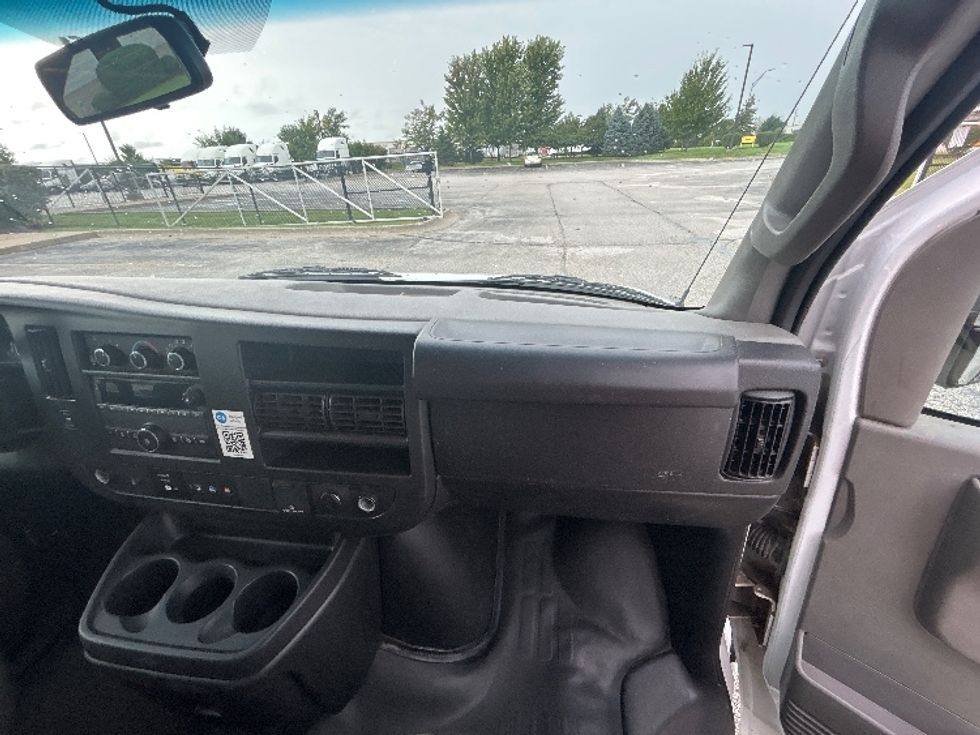 Light Duty Box Truck-Light and Medium Duty Trucks-GMC-2023-Savana G33903-Davenport-IA-80,953\n\t\tmiles-$ 37,750 - Image 20