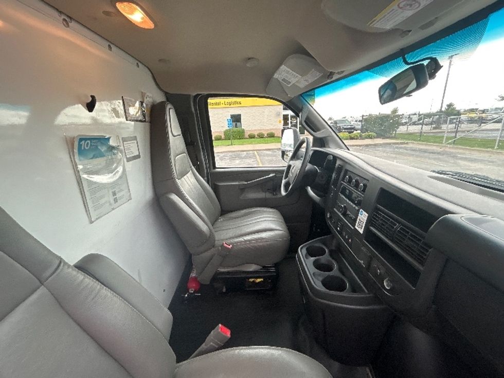 Light Duty Box Truck-Light and Medium Duty Trucks-GMC-2023-Savana G33903-Davenport-IA-80,953\n\t\tmiles-$ 37,750 - Image 21