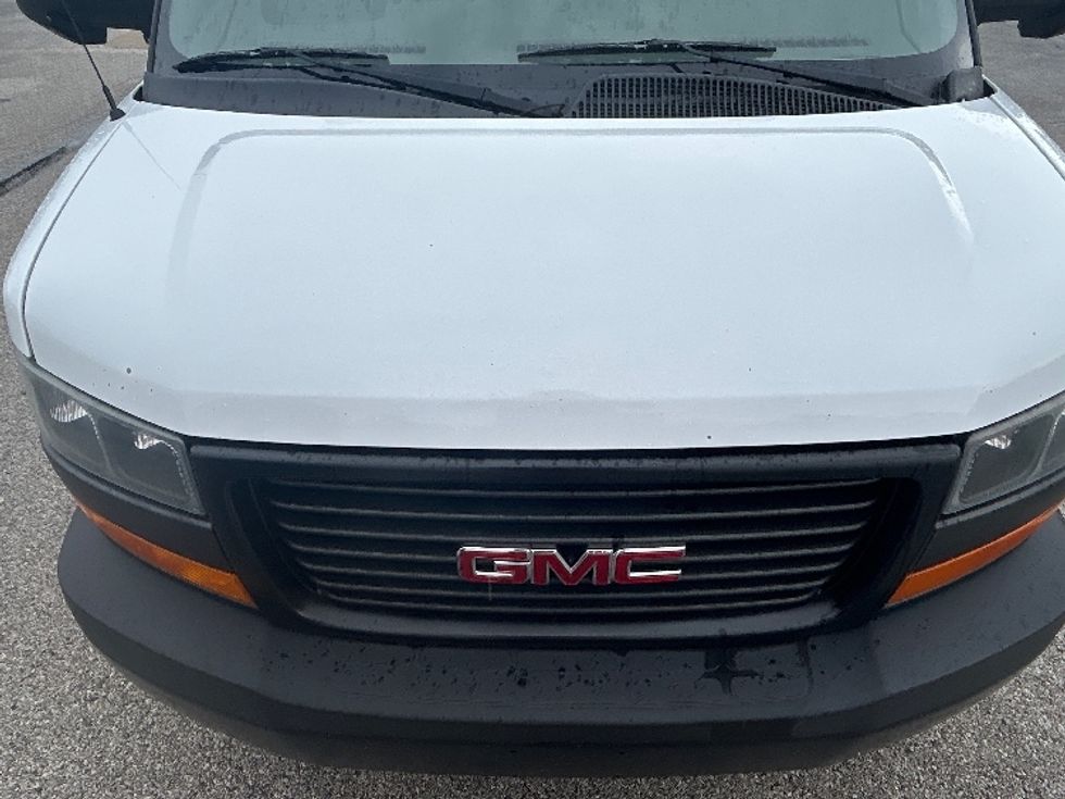 Light Duty Box Truck-Light and Medium Duty Trucks-GMC-2023-Savana G33903-Davenport-IA-80,953\n\t\tmiles-$ 37,750 - Image 25