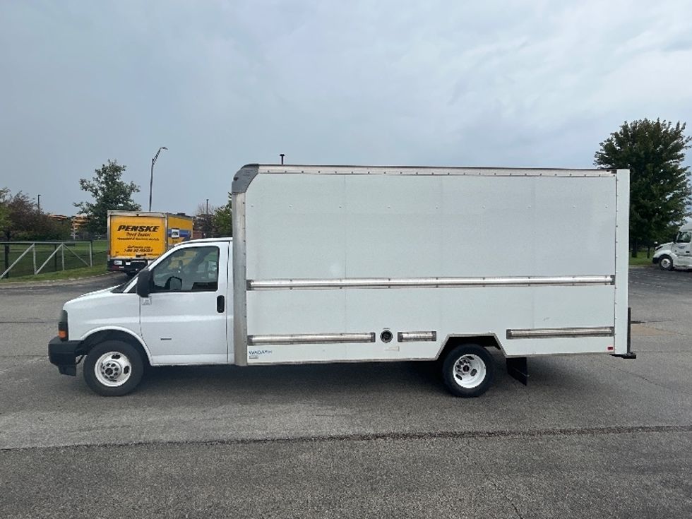 Light Duty Box Truck-Light and Medium Duty Trucks-GMC-2023-Savana G33903-Davenport-IA-80,953\n\t\tmiles-$ 37,750 - Image 4