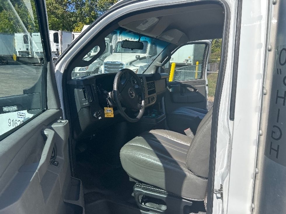 Light Duty Box Truck-Light and Medium Duty Trucks-GMC-2023-Savana G33903-Dayton-OH-107,469\n\t\tmiles-$ 30,750 - Image 16