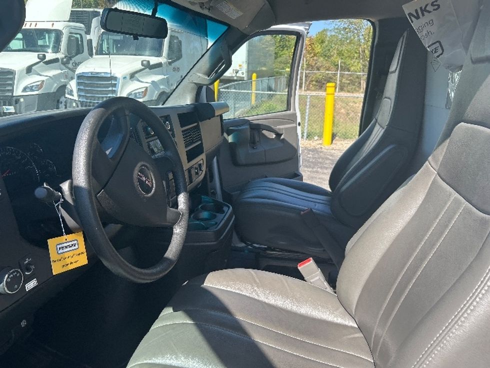 Light Duty Box Truck-Light and Medium Duty Trucks-GMC-2023-Savana G33903-Dayton-OH-107,469\n\t\tmiles-$ 30,750 - Image 17