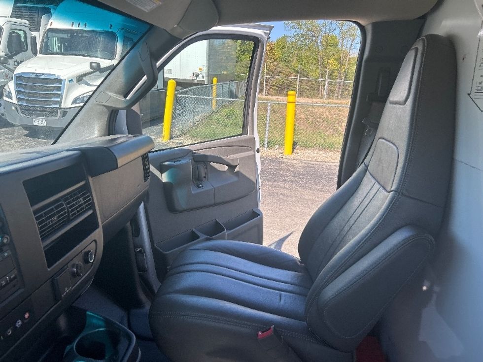 Light Duty Box Truck-Light and Medium Duty Trucks-GMC-2023-Savana G33903-Dayton-OH-107,469\n\t\tmiles-$ 30,750 - Image 19