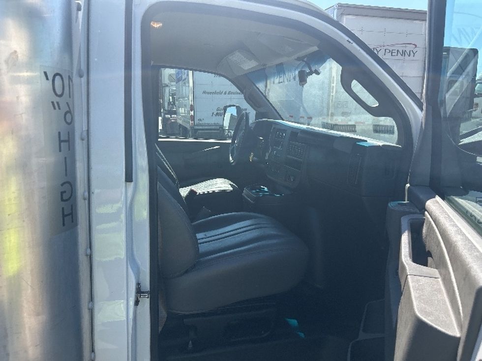 Light Duty Box Truck-Light and Medium Duty Trucks-GMC-2023-Savana G33903-Dayton-OH-107,469\n\t\tmiles-$ 30,750 - Image 20