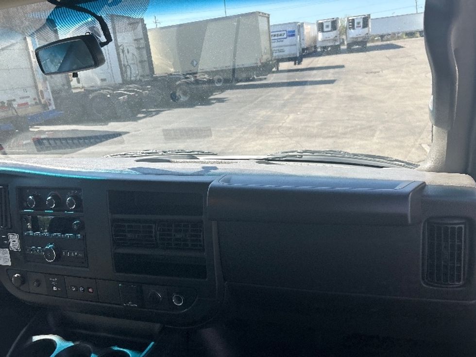 Light Duty Box Truck-Light and Medium Duty Trucks-GMC-2023-Savana G33903-Dayton-OH-107,469\n\t\tmiles-$ 30,750 - Image 21