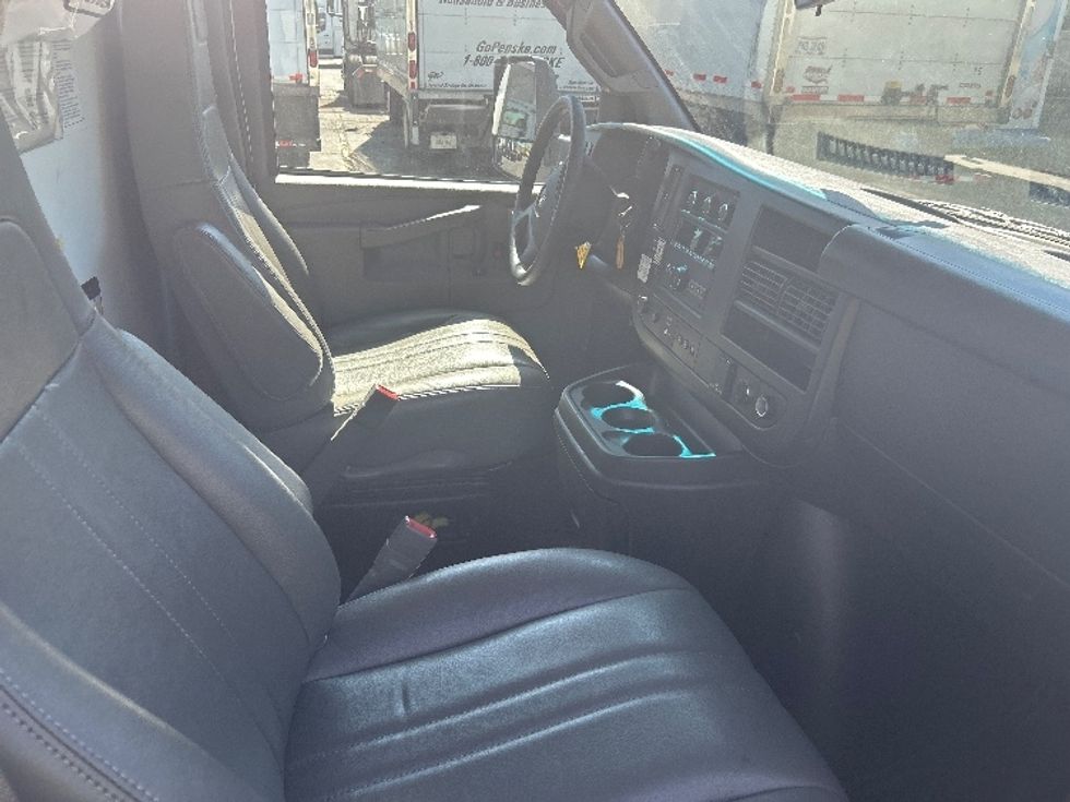 Light Duty Box Truck-Light and Medium Duty Trucks-GMC-2023-Savana G33903-Dayton-OH-107,469\n\t\tmiles-$ 30,750 - Image 22