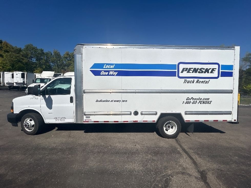 Light Duty Box Truck-Light and Medium Duty Trucks-GMC-2023-Savana G33903-Dayton-OH-107,469\n\t\tmiles-$ 30,750 - Image 4