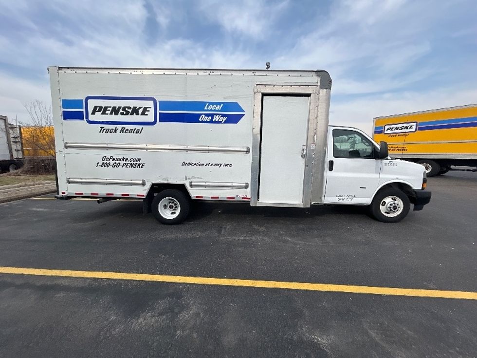Light Duty Box Truck-Light and Medium Duty Trucks-GMC-2023-Savana G33903-Eagan-MN-67,995\n\t\tmiles-$ 40,750 - Image 15