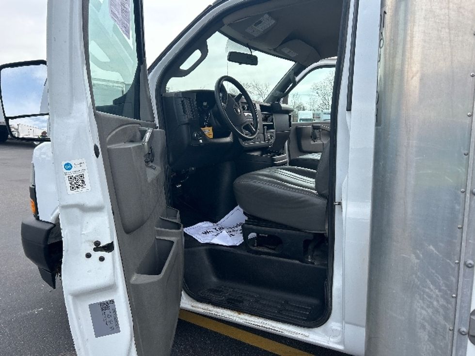 Light Duty Box Truck-Light and Medium Duty Trucks-GMC-2023-Savana G33903-Eagan-MN-67,995\n\t\tmiles-$ 40,750 - Image 16