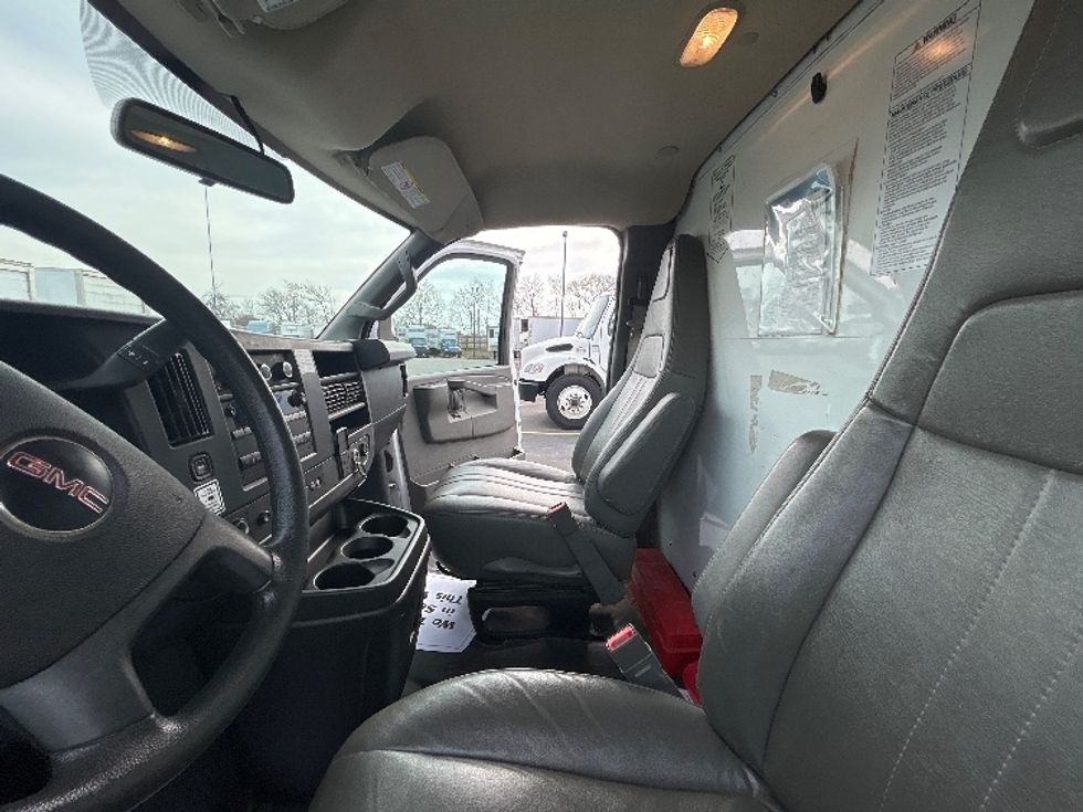 Light Duty Box Truck-Light and Medium Duty Trucks-GMC-2023-Savana G33903-Eagan-MN-67,995\n\t\tmiles-$ 40,750 - Image 19