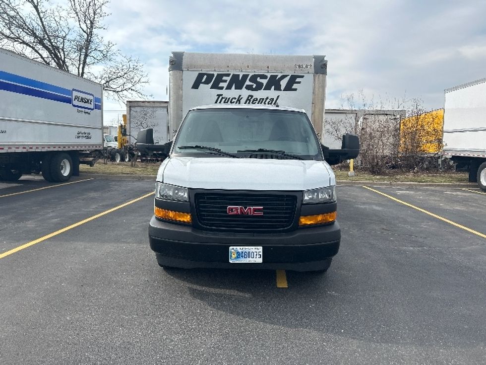 Light Duty Box Truck-Light and Medium Duty Trucks-GMC-2023-Savana G33903-Eagan-MN-67,995\n\t\tmiles-$ 40,750 - Image 2