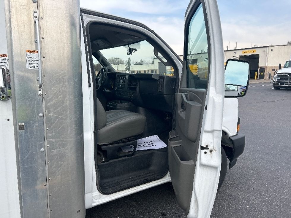 Light Duty Box Truck-Light and Medium Duty Trucks-GMC-2023-Savana G33903-Eagan-MN-67,995\n\t\tmiles-$ 40,750 - Image 20