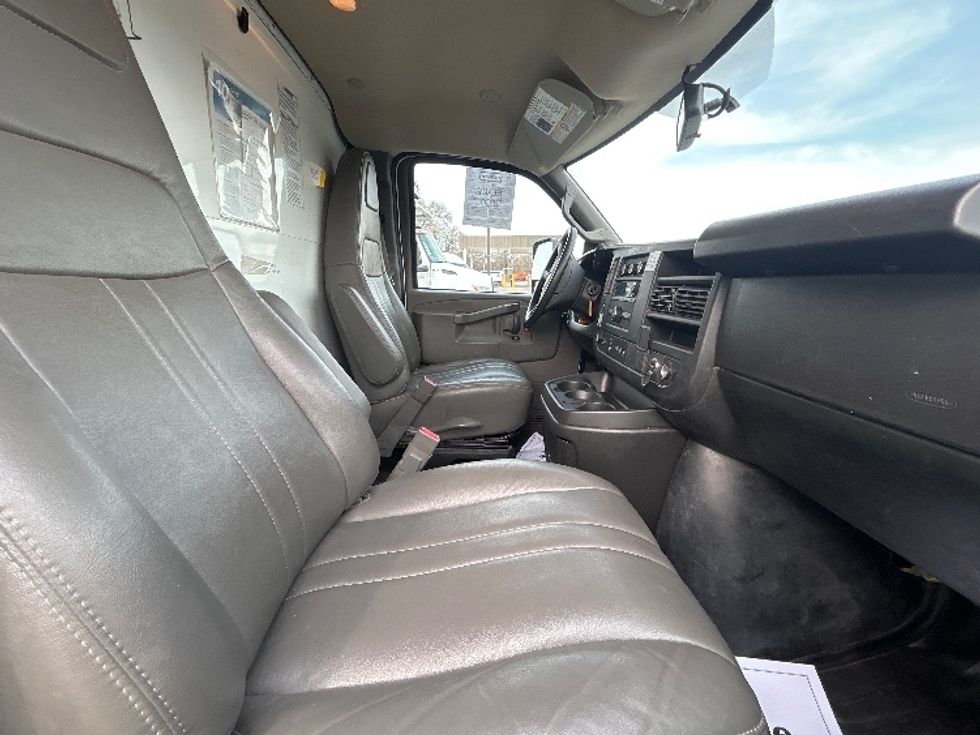 Light Duty Box Truck-Light and Medium Duty Trucks-GMC-2023-Savana G33903-Eagan-MN-67,995\n\t\tmiles-$ 40,750 - Image 22