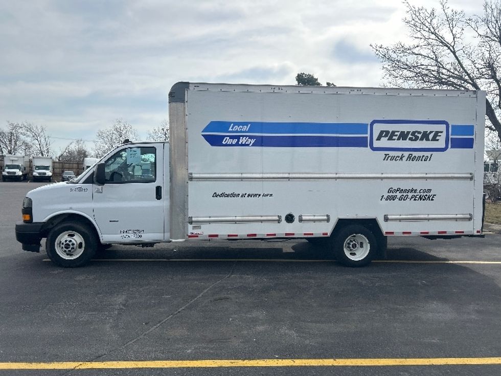 Light Duty Box Truck-Light and Medium Duty Trucks-GMC-2023-Savana G33903-Eagan-MN-67,995\n\t\tmiles-$ 40,750 - Image 4