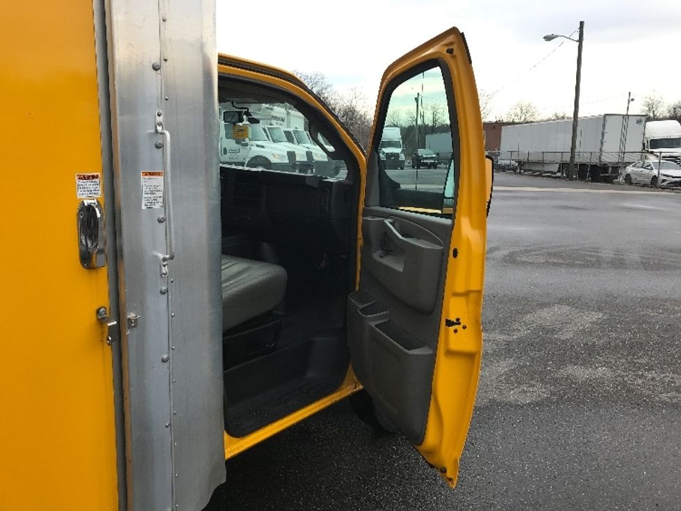 Light Duty Box Truck-Light and Medium Duty Trucks-GMC-2023-Savana G33903-Essex-MD-27,284\n\t\tmiles-$ 42,500 - Image 15