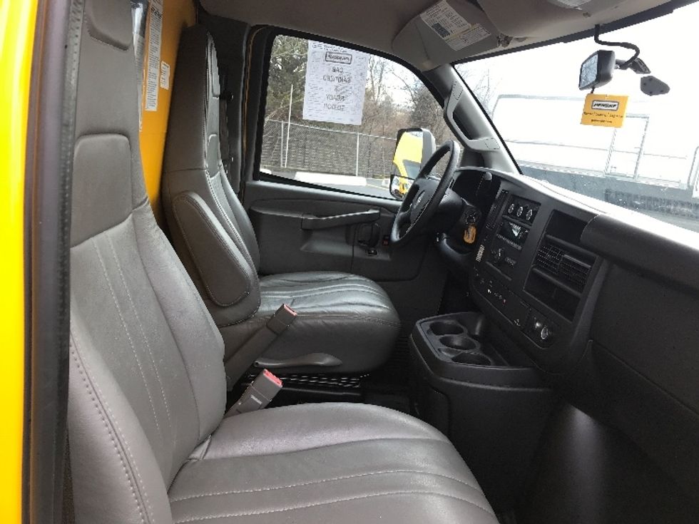 Light Duty Box Truck-Light and Medium Duty Trucks-GMC-2023-Savana G33903-Essex-MD-27,284\n\t\tmiles-$ 42,500 - Image 17