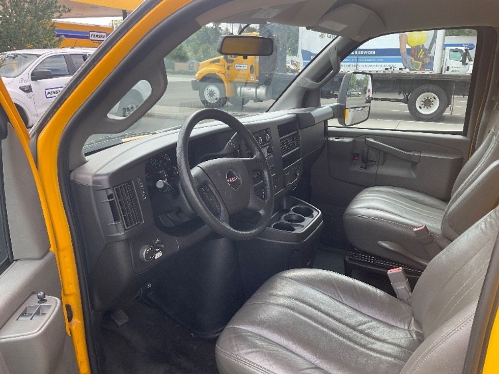Light Duty Box Truck-Light and Medium Duty Trucks-GMC-2023-Savana G33903-Everett-WA-36,079\n\t\tmiles-$ 38,500 - Image 16