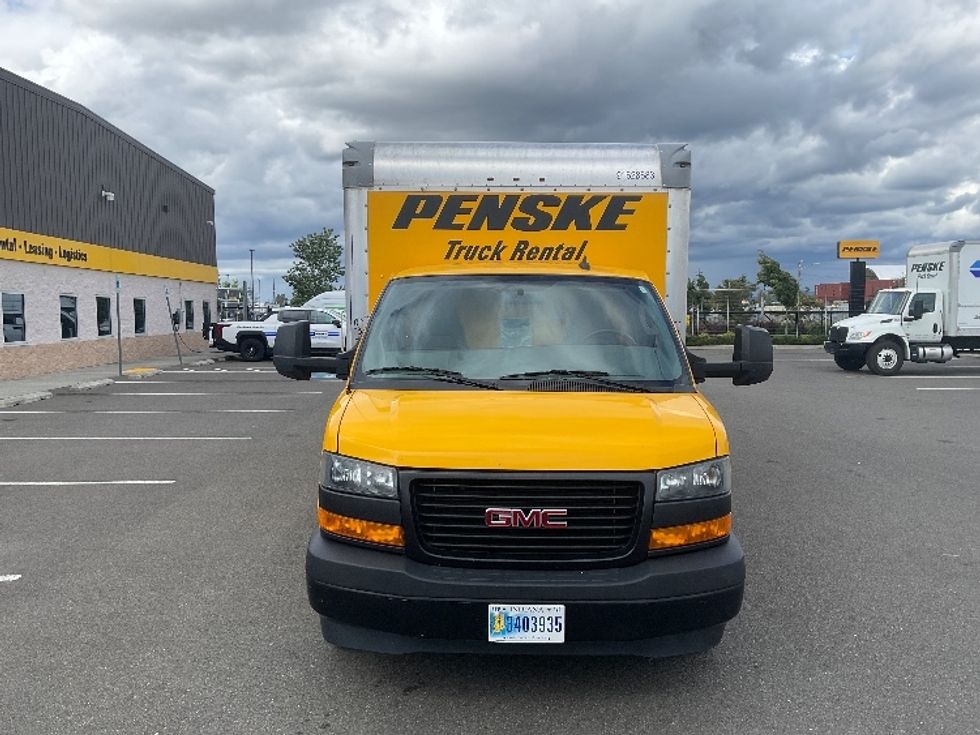 Light Duty Box Truck-Light and Medium Duty Trucks-GMC-2023-Savana G33903-Everett-WA-36,079\n\t\tmiles-$ 38,500 - Image 2