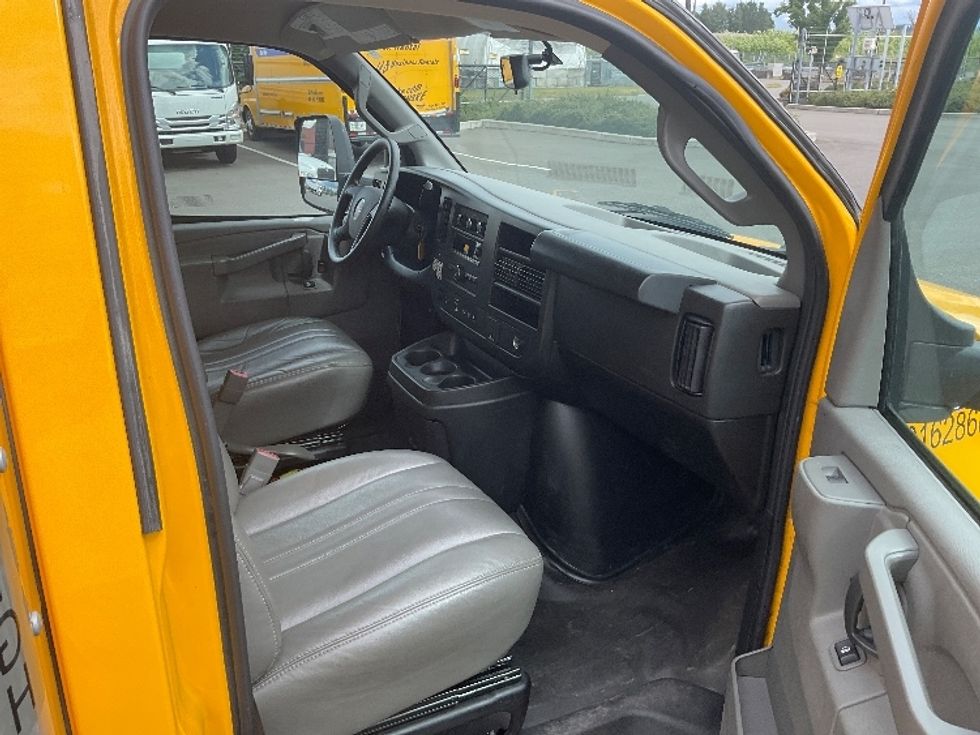 Light Duty Box Truck-Light and Medium Duty Trucks-GMC-2023-Savana G33903-Everett-WA-36,079\n\t\tmiles-$ 38,500 - Image 20