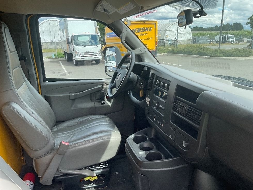 Light Duty Box Truck-Light and Medium Duty Trucks-GMC-2023-Savana G33903-Everett-WA-36,079\n\t\tmiles-$ 38,500 - Image 22