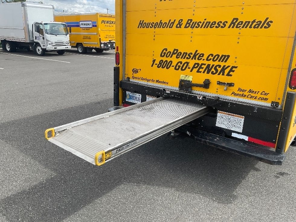 Light Duty Box Truck-Light and Medium Duty Trucks-GMC-2023-Savana G33903-Everett-WA-36,079\n\t\tmiles-$ 38,500 - Image 25