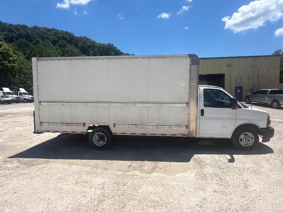 Light Duty Box Truck-Light and Medium Duty Trucks-GMC-2023-Savana G33903-Huntington-WV-174,773\n\t\tmiles-$ 20,750 - Image 14