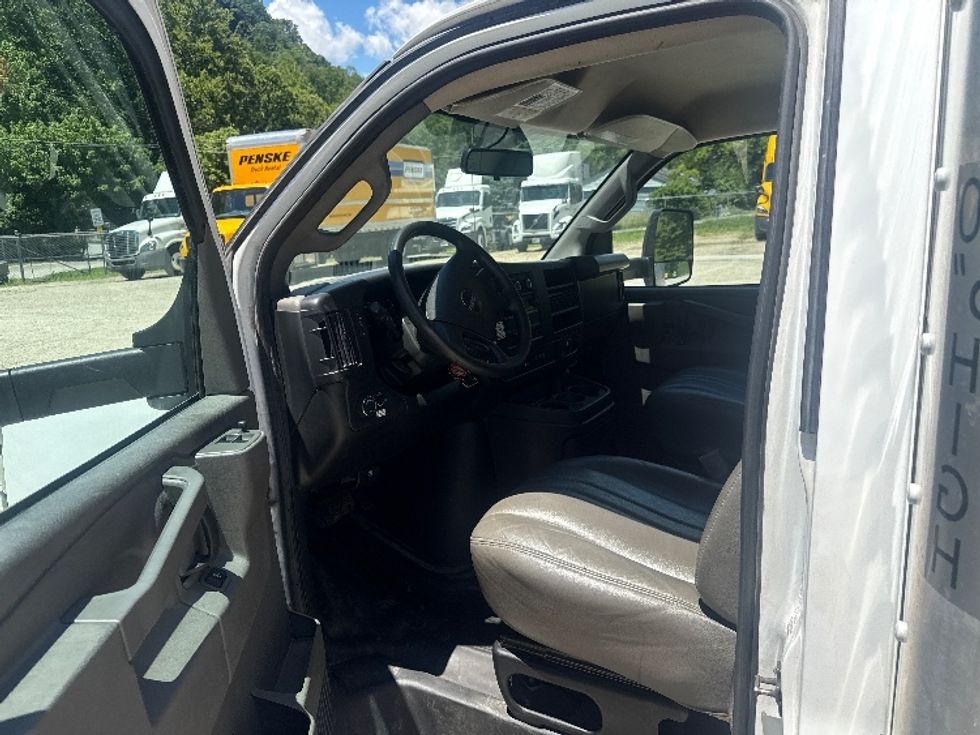 Light Duty Box Truck-Light and Medium Duty Trucks-GMC-2023-Savana G33903-Huntington-WV-174,773\n\t\tmiles-$ 20,750 - Image 15